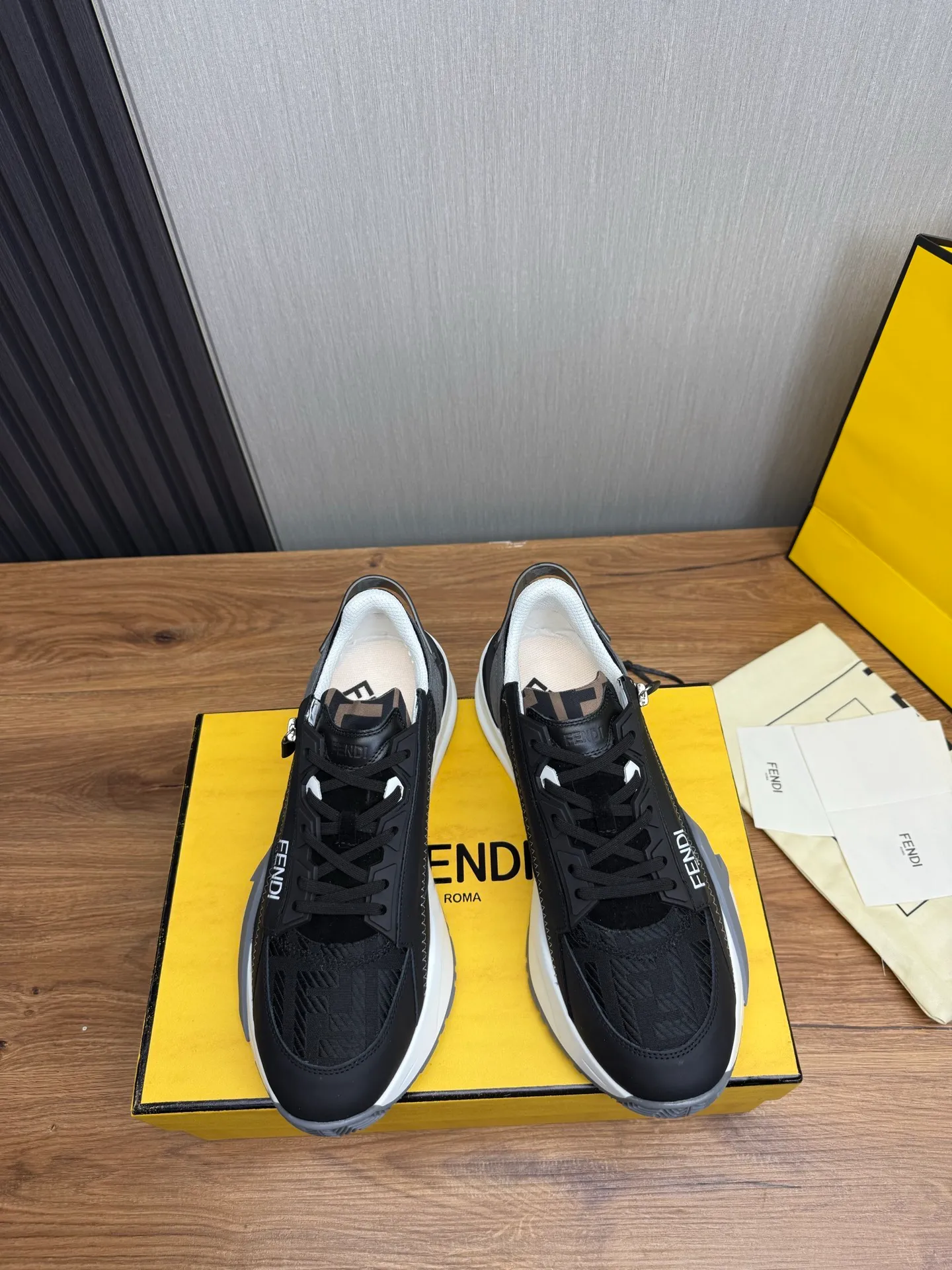 Men's shoes 💰540💰 Fendi [Fendi] hot style is on the market 🔥Fashionable casual men's shoes 🔱 Made of original brand fly knit fabric. Original cowhide + breathable mesh lining + sheepskin feet, perfect shape, top quality, you deserve it 🔜Original rubber outsole, ultra-light, non-slip and wear-resistant 👣 Standard size 38-44